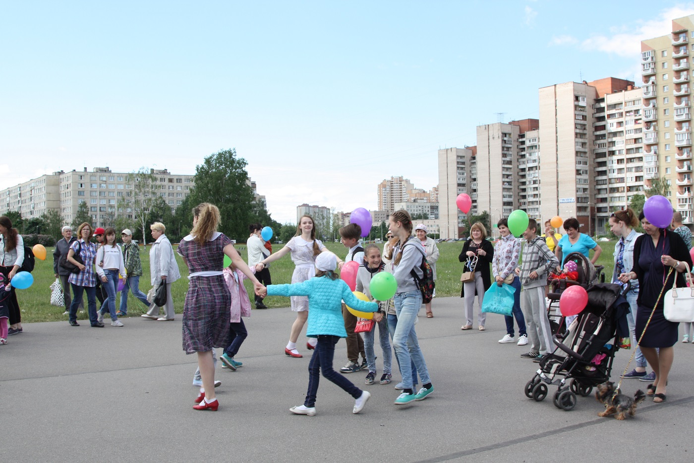 Уличное гуляние, посвящённое Дню защиты детей